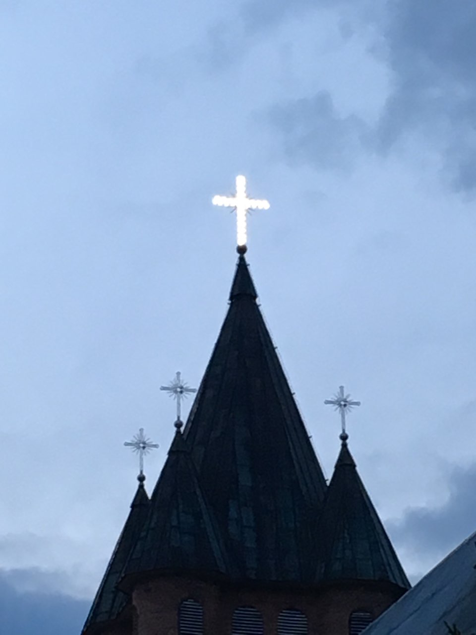 Oświetlenie krzyża na wieży